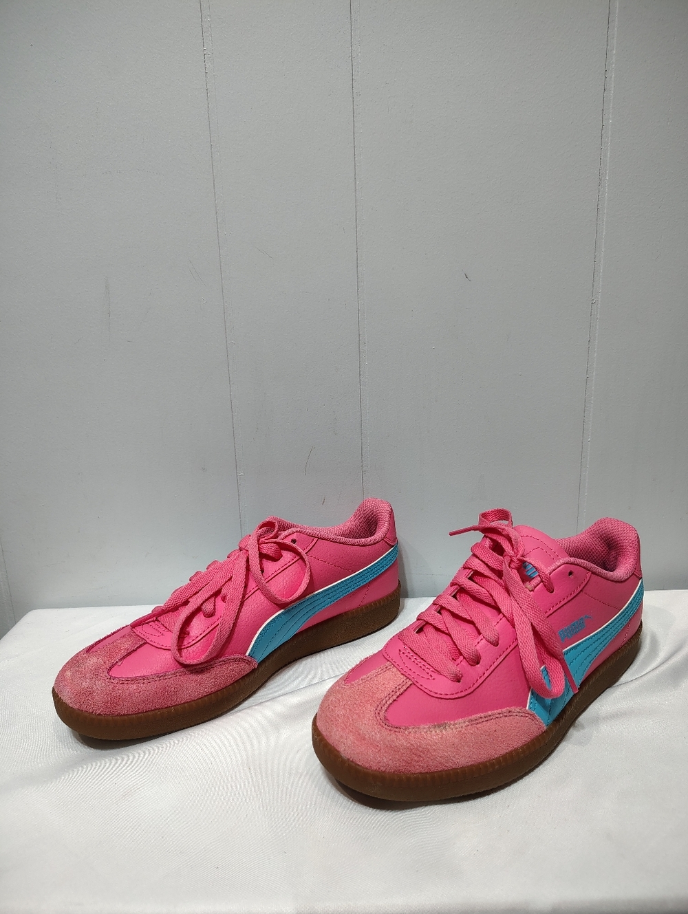 Puma Club II Era Size 8 Pink Blue Suede Gum Sole Retro Casual Athletic Shoes - Picture 3 of 7